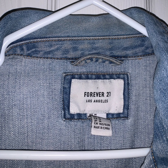 Jeans Jacket 🌞🍃 - Picture 4 of 7